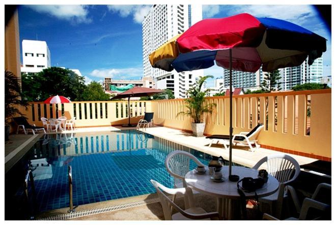 Soi2Inn Pattaya Buitenkant foto