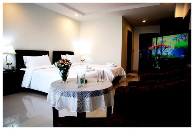 Soi2Inn Pattaya Buitenkant foto